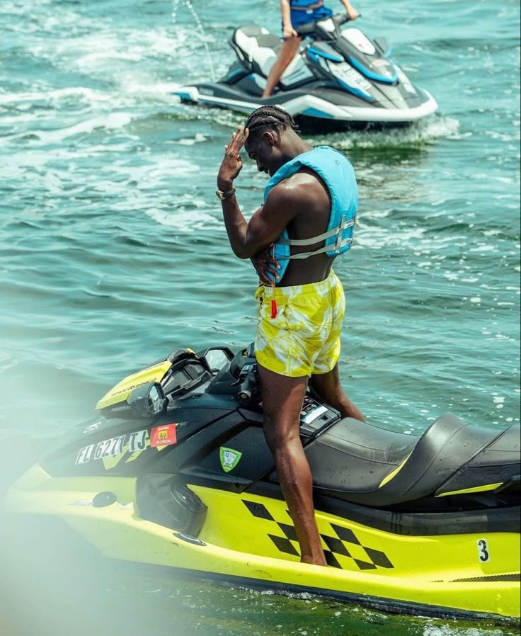 Moto de agua Sea-Doo navegando